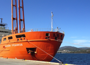 Akademik Tryoshnykov docked at Hobart